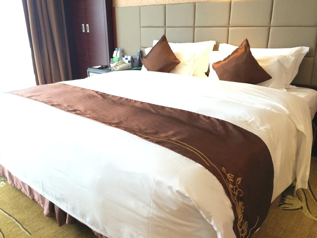 Shenzhen Baoan Royal International Hotel エクステリア 写真