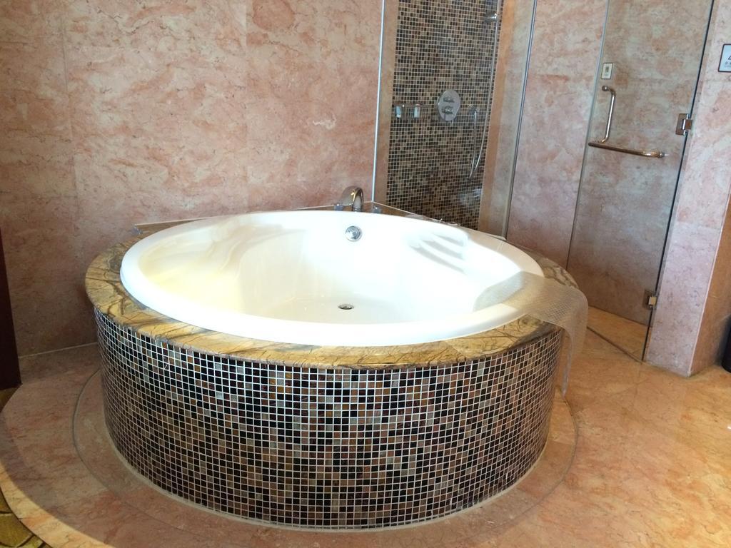 Shenzhen Baoan Royal International Hotel エクステリア 写真